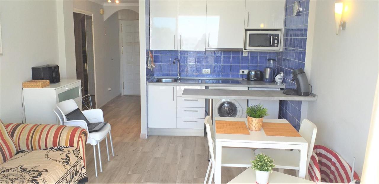 Apartment With A Large South-Facing Balcony, Sea View And Wifi In Las Americas Center ปลายาเดลาสอเมริกาส ภายนอก รูปภาพ