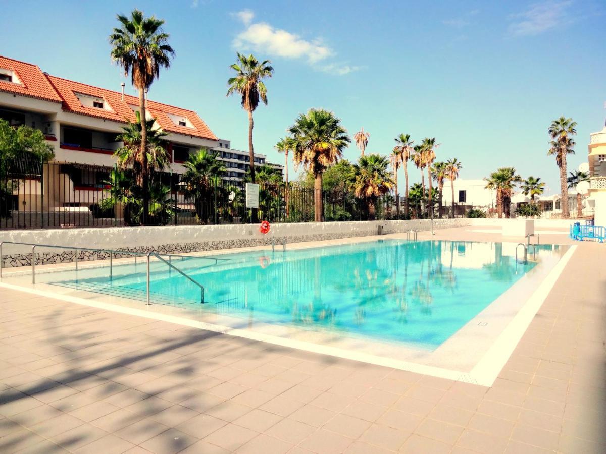 Apartment With A Large South-Facing Balcony, Sea View And Wifi In Las Americas Center ปลายาเดลาสอเมริกาส ภายนอก รูปภาพ